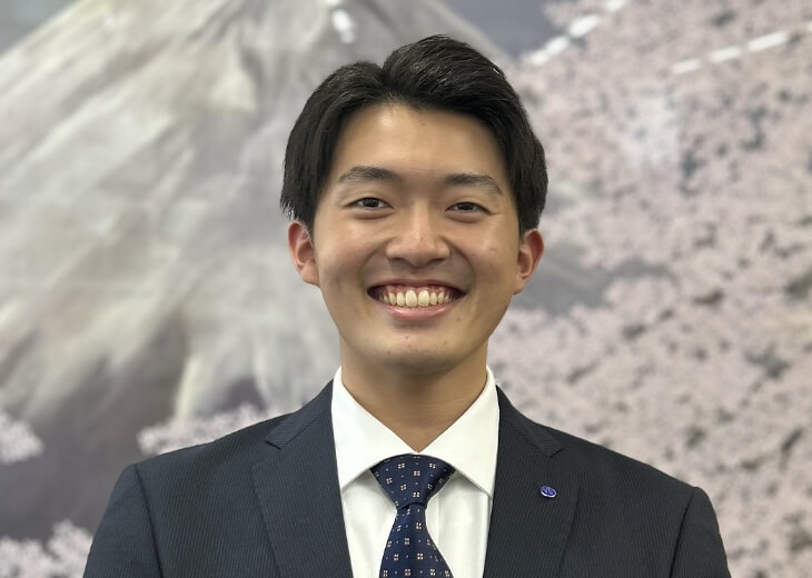 先輩社員の写真