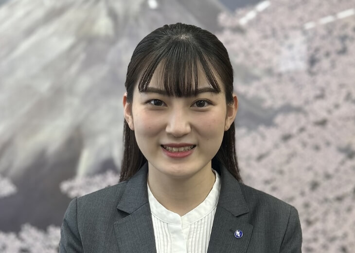 先輩社員の写真