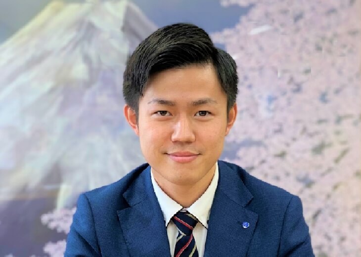 先輩社員の写真